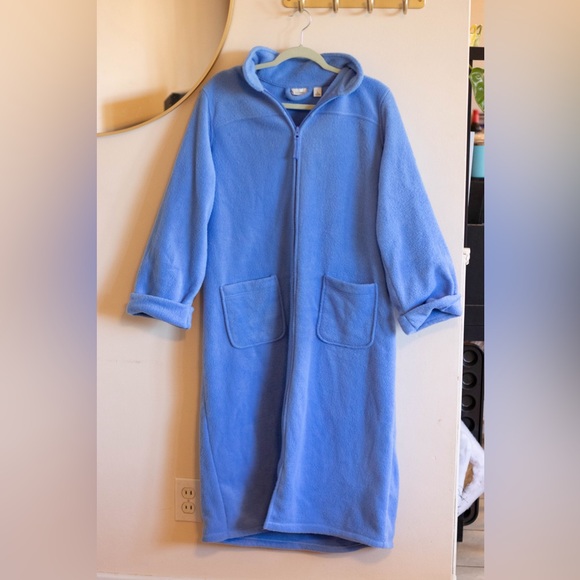 L.L. Bean Women’s Winter Fleece Robe, Zip Front - Picture 3 of 5